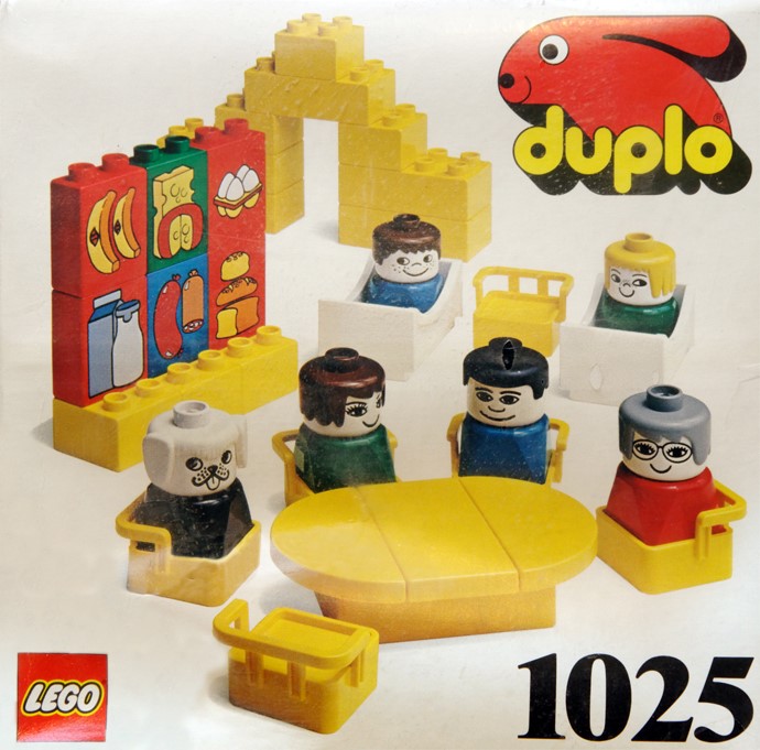 LEGO Figures and Furniture (1025)