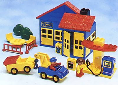 LEGO Service Station (2657)