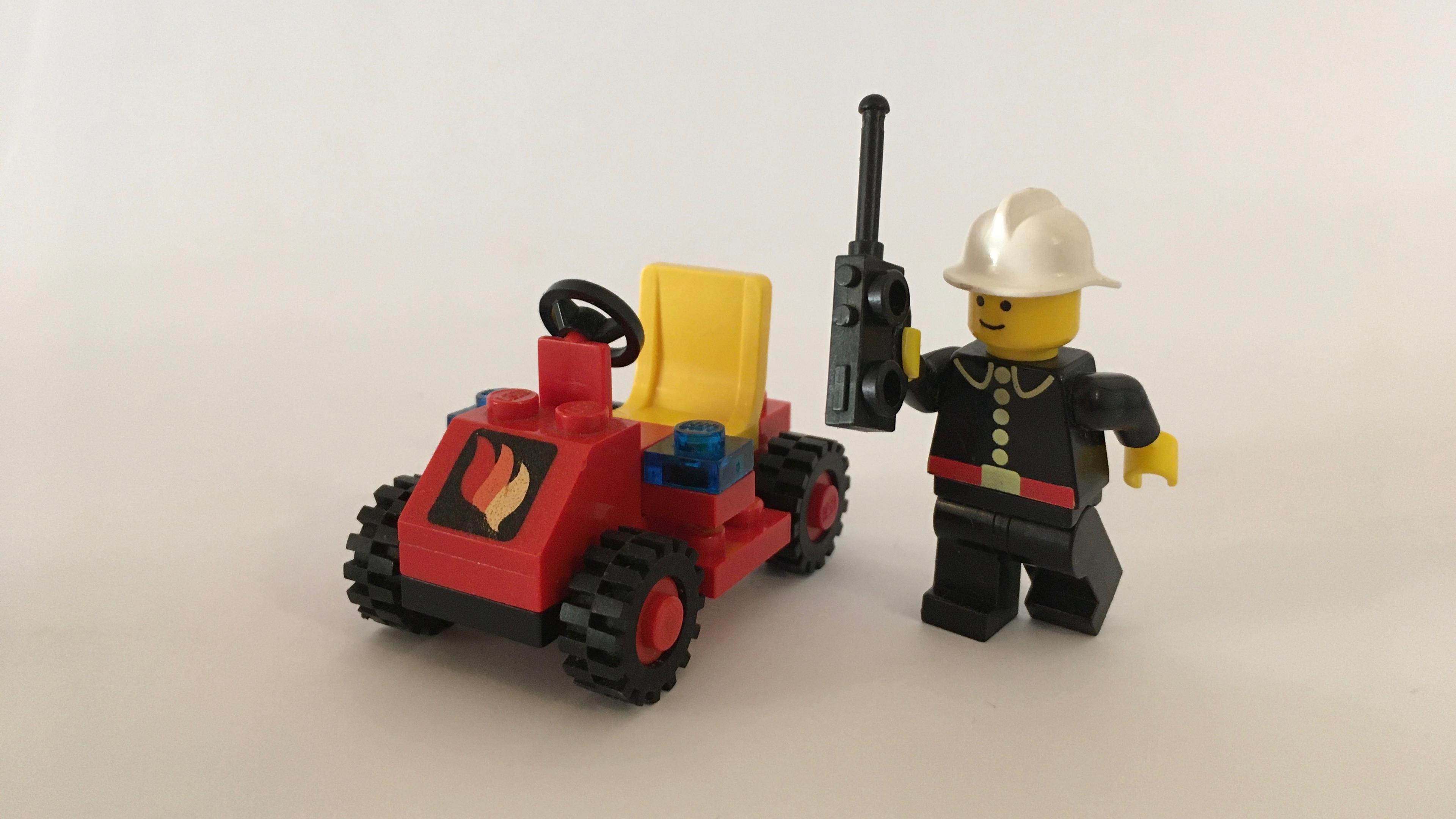 LEGO Fire Chief's Car (6611)