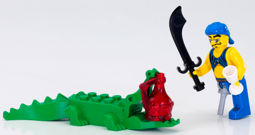 LEGO Scurvy Dog and Crocodile (7080)