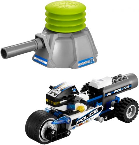 LEGO Storming Enforcer (8221)