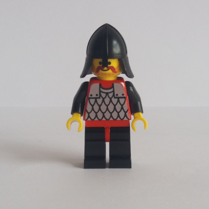 LEGO Knight (Scale Mail on Red) - Black Arms, Black Legs, Black Neck-Protector (fig-000407)