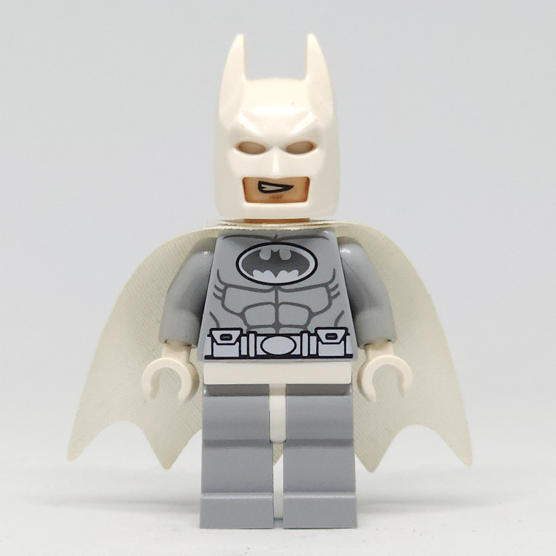 LEGO Batman, Light Bluish Gray Suit, White Cape and Cowl (Arctic Batman) (fig-002537)
