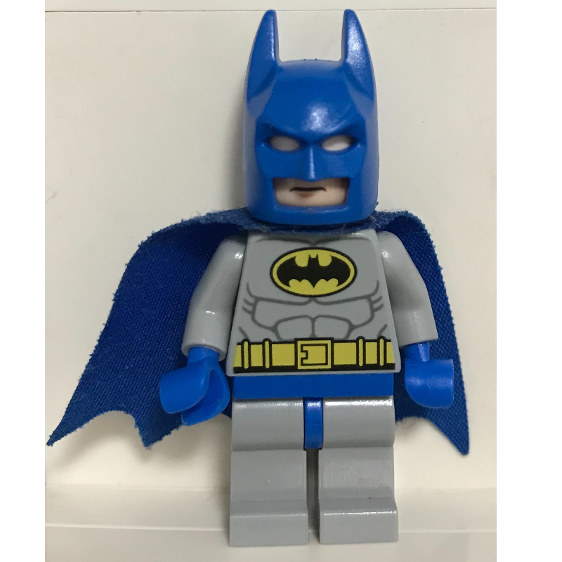 LEGO Batman, Light Bluish Gray Suit, Blue Cowl and Cape (fig-003423)