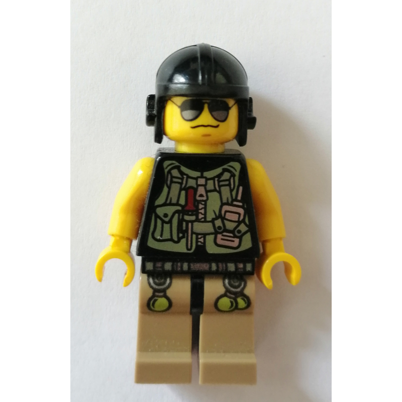 LEGO Hero with Utility Vest (fig-003456)