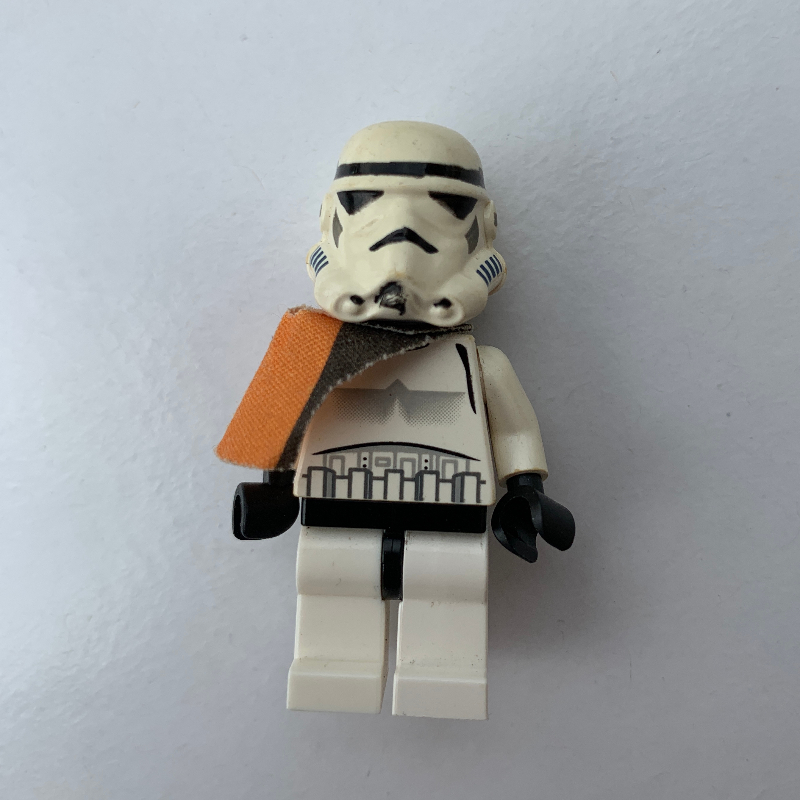 LEGO Sandtrooper Squad Leader / Captain, Orange Pauldron, Neck Bracket, Plain Black Head (fig-003694)
