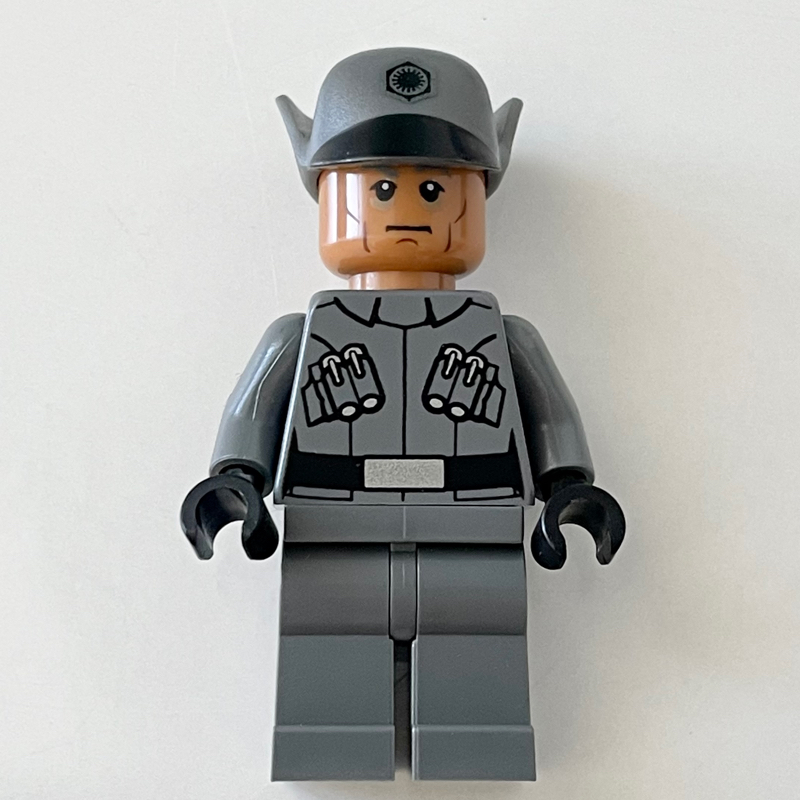 LEGO First Order Officer / Lieutenant / Captain, Medium Nougat Skin (fig-004114)