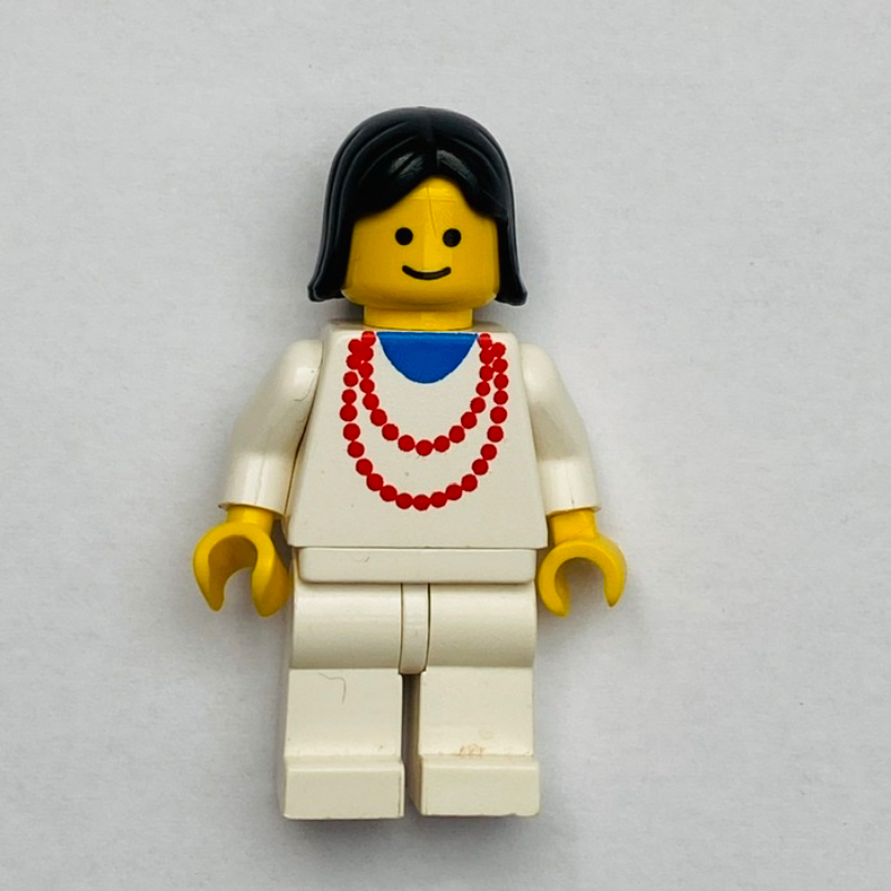 LEGO Woman - White Torso, Red Necklace, White Legs (fig-004393)