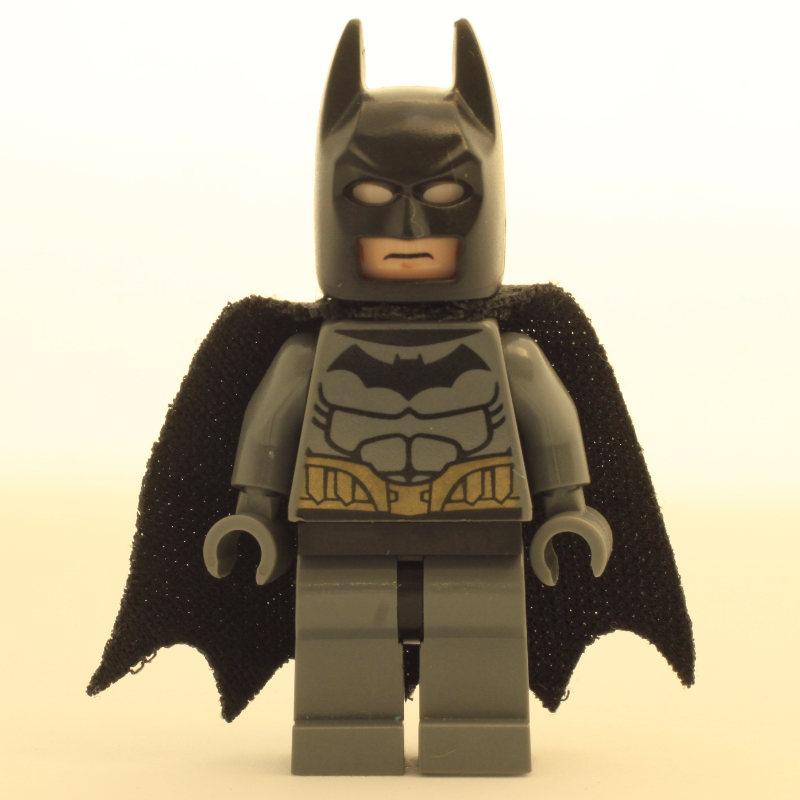 LEGO Batman, Dark Bluish Gray Suit, Black Cape and Cowl, Light Nougat Head, Black Hips, Muscle Outline (fig-005013)