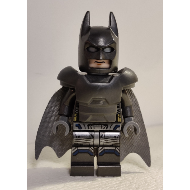 LEGO Batman, Pearl Titanium Suit, Dark Bluish Gray Cape, Pearl Dark Gray Cowl, Armor (fig-005237)