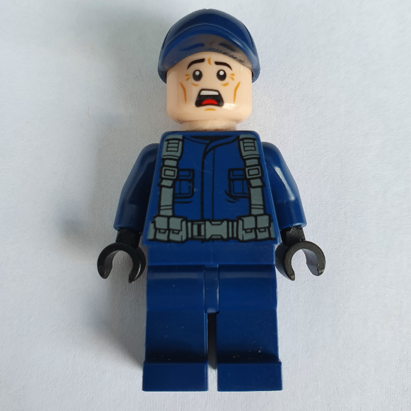 LEGO Guard in Dark Blue Cap, Scared (fig-005966)