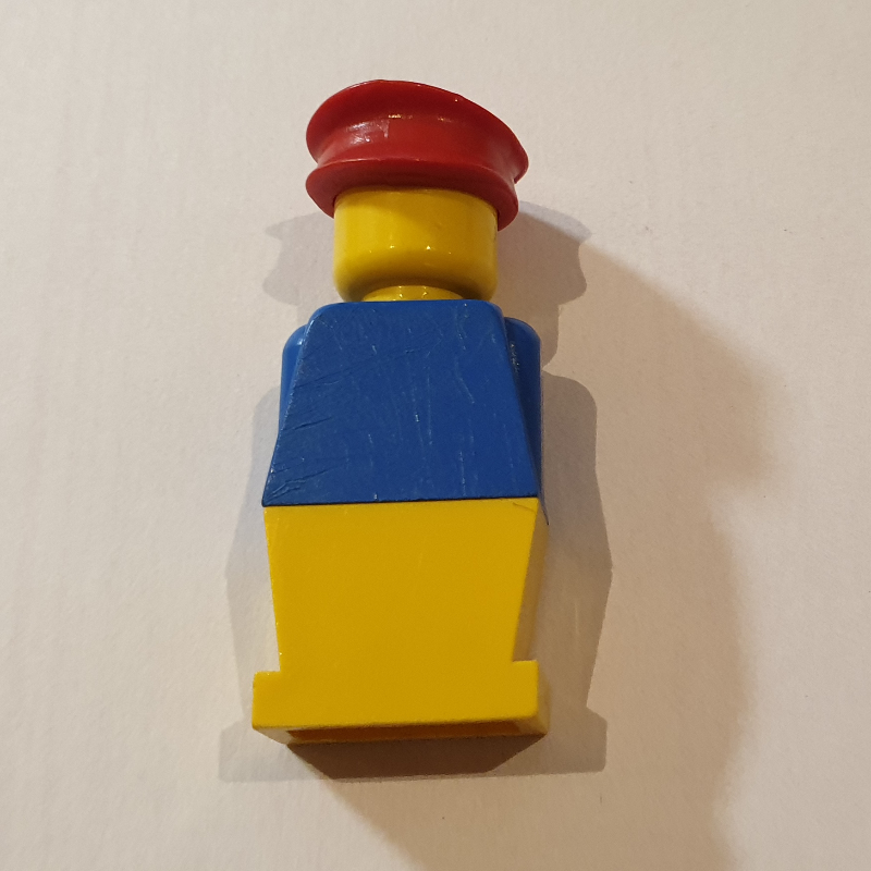 LEGO LEGOLAND Blue Torso, Yellow Legs, Red Hat (fig-006385)