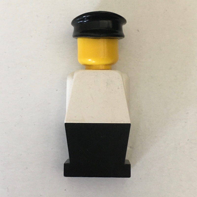 LEGO LEGOLAND White Torso, Black Legs, Black Hat (fig-006458)