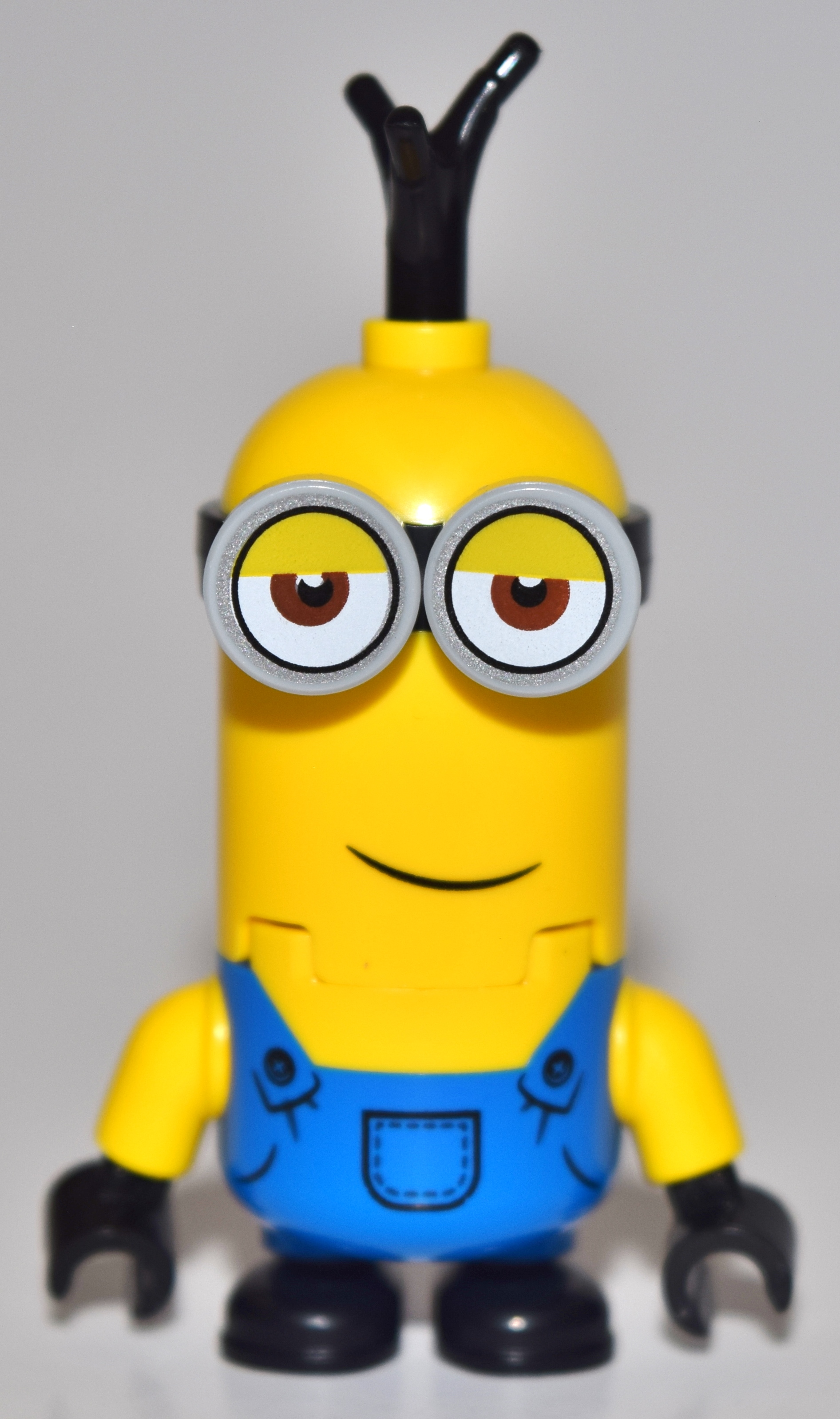 LEGO Minion Kevin - Blue Overalls, Half Closed Eyes (fig-007818)