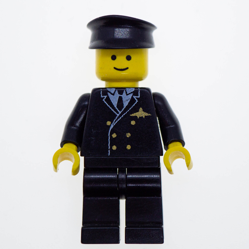 LEGO Pilot, Black Suit with Tie and Airplane Badge, Black Hat (3626a Head) (fig-008218)