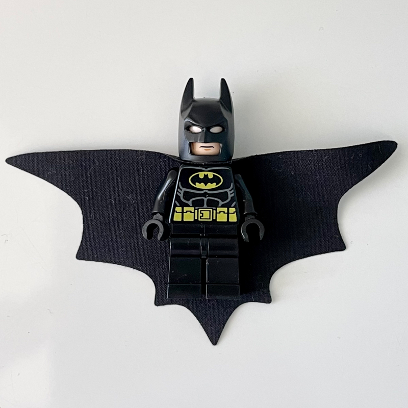 LEGO Batman, Black Suit, Black Cape and Cowl, Wide Cape (fig-009094)