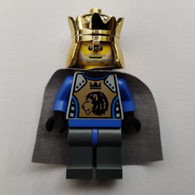 LEGO King Mathias, Gold Armor, Light Bluish Gray Cape, Gold Crown (fig-009250)