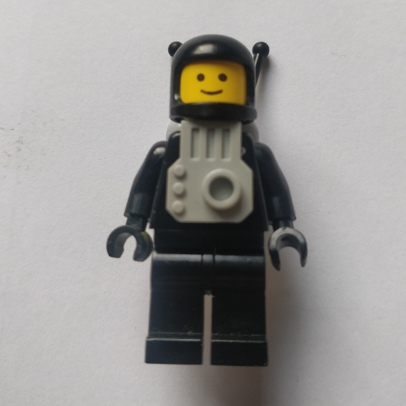 LEGO Classic Spaceman, Black with Jetpack (3842b Helmet) (fig-010427)