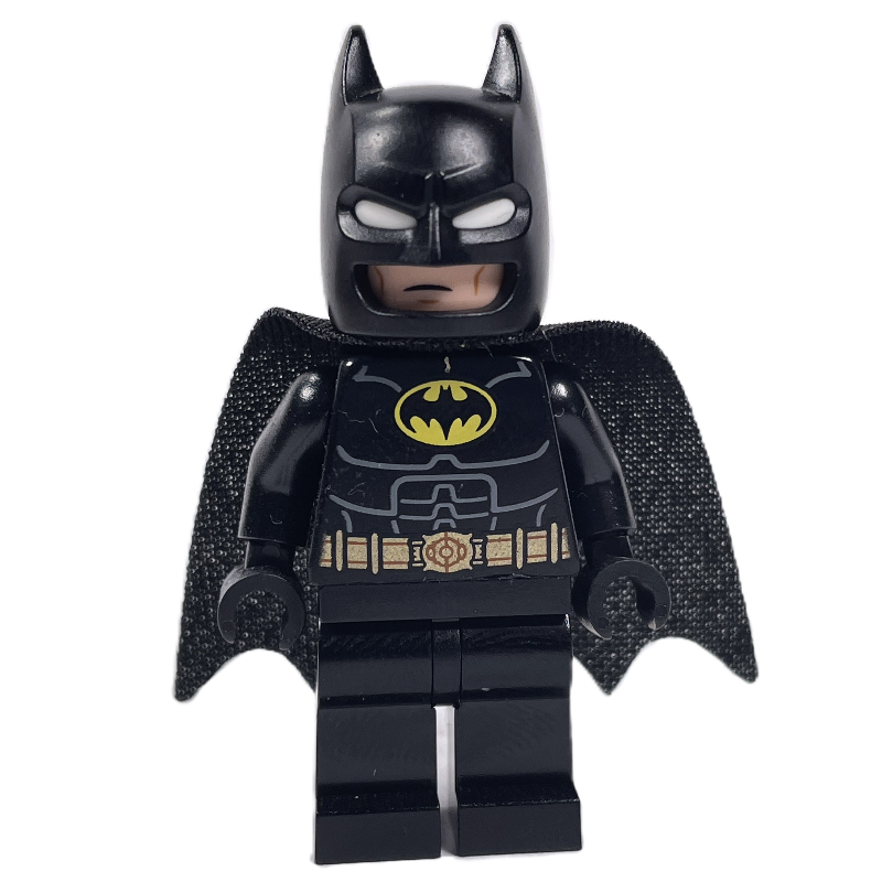 LEGO Batman, Black Suit, Black Cape and Cowl, Yellow Batman Logo, White Goggles (37157 Cape) (fig-013999)