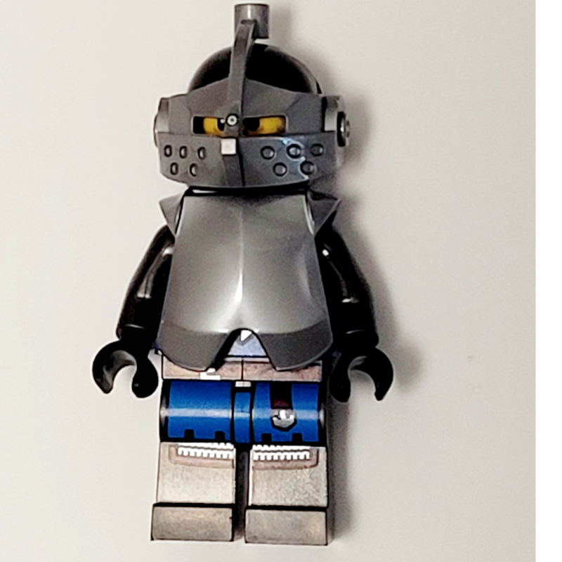 LEGO Mountain Fortress Black Falcon Soldier - Helmet with Pointed Visor, Armor (fig-015253)