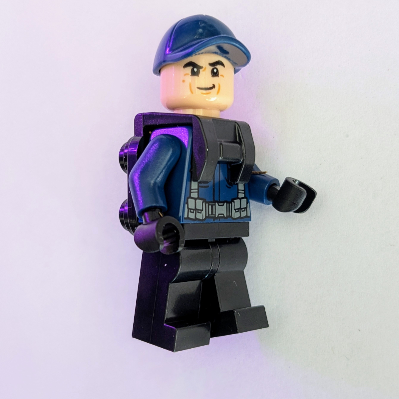 LEGO Guard in Dark Blue Cap, neck Bracket (fig-016194)