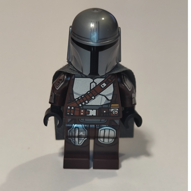 LEGO The Mandalorian / Din Djarin, Dark Brown Outfit with Cape, Printed Head (fig-017161)